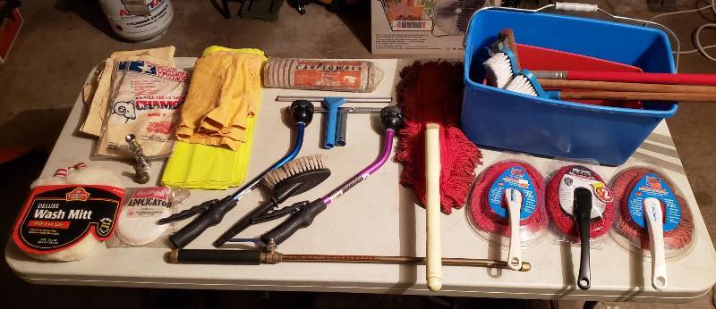 lot 2296 image: Lot of Car Cleaning Tools