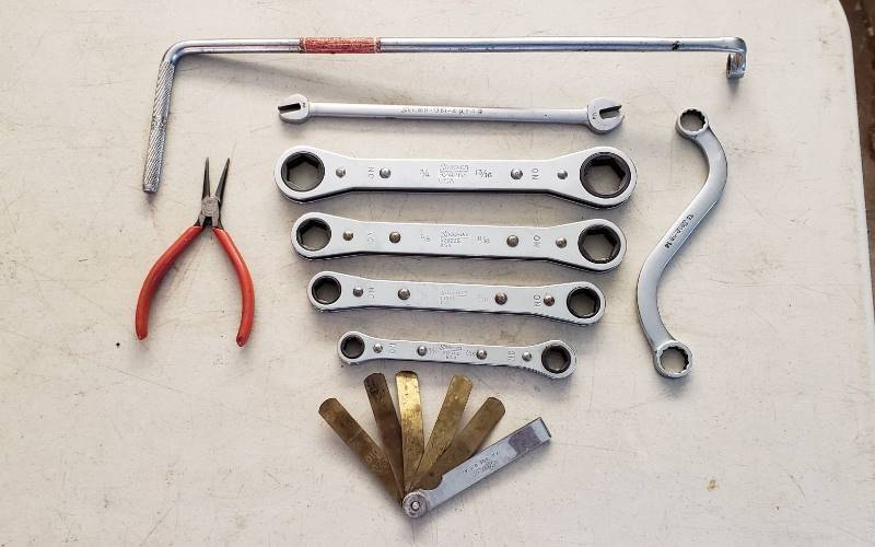 lot 2299 image: Lot of Snap-on Ratcheting Wrenches, Specialized Wrenches, Needle nose Pliers, and Gap guage