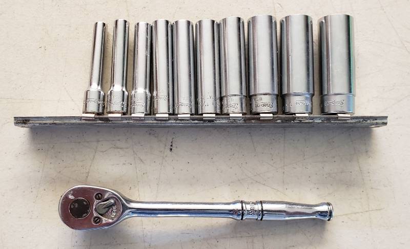 lot 2300 image: Snap-on 14 in. Deep Well SAE Socket Set (10 sockets)With Ratchet