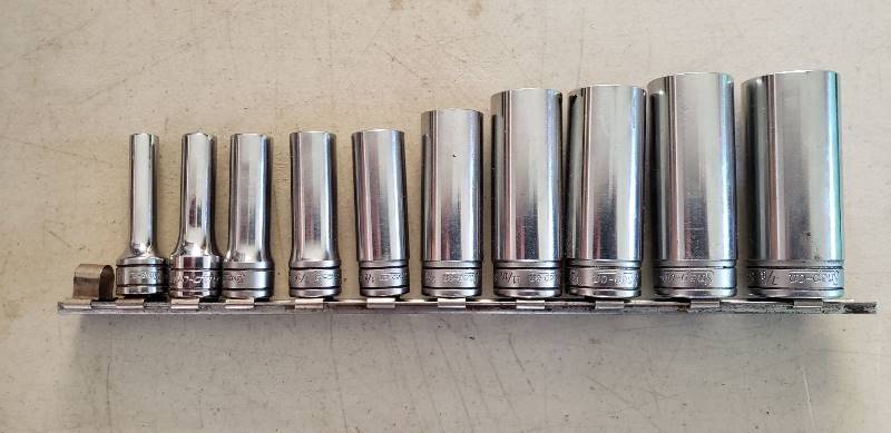 lot 2303 image: Snap-on SAE Deep Well Sockets 14 in. - 78 in. (missing 916 in.)