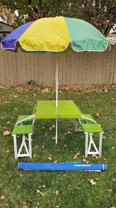 lot 2321 image: Vintage Leisure Plastic Fold Up Table and Umbrella