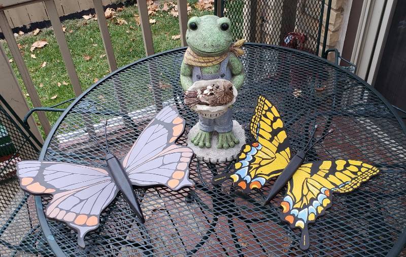 lot 2323 image: Frogs and Butterflies Decor - Frog is 16 in. tall & one butterfly is damaged