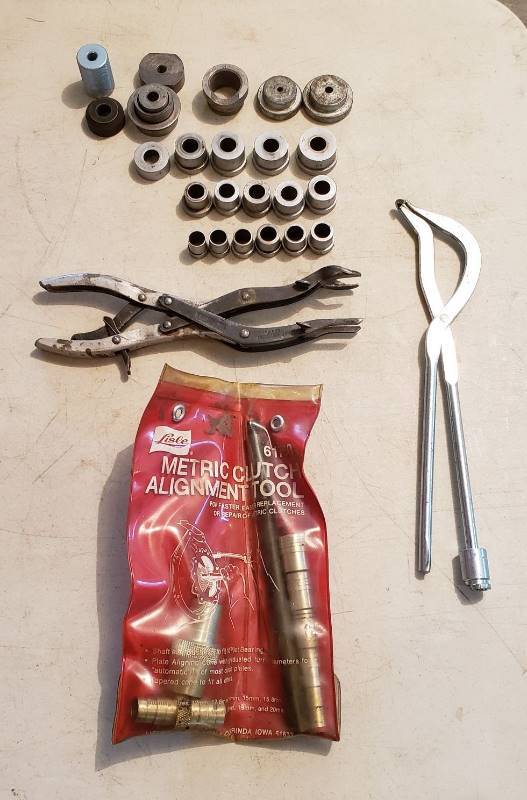 lot 2328 image: Lot of Specialized Tools - Lisle 61750 Metric Clutch Alignment Tool and others
