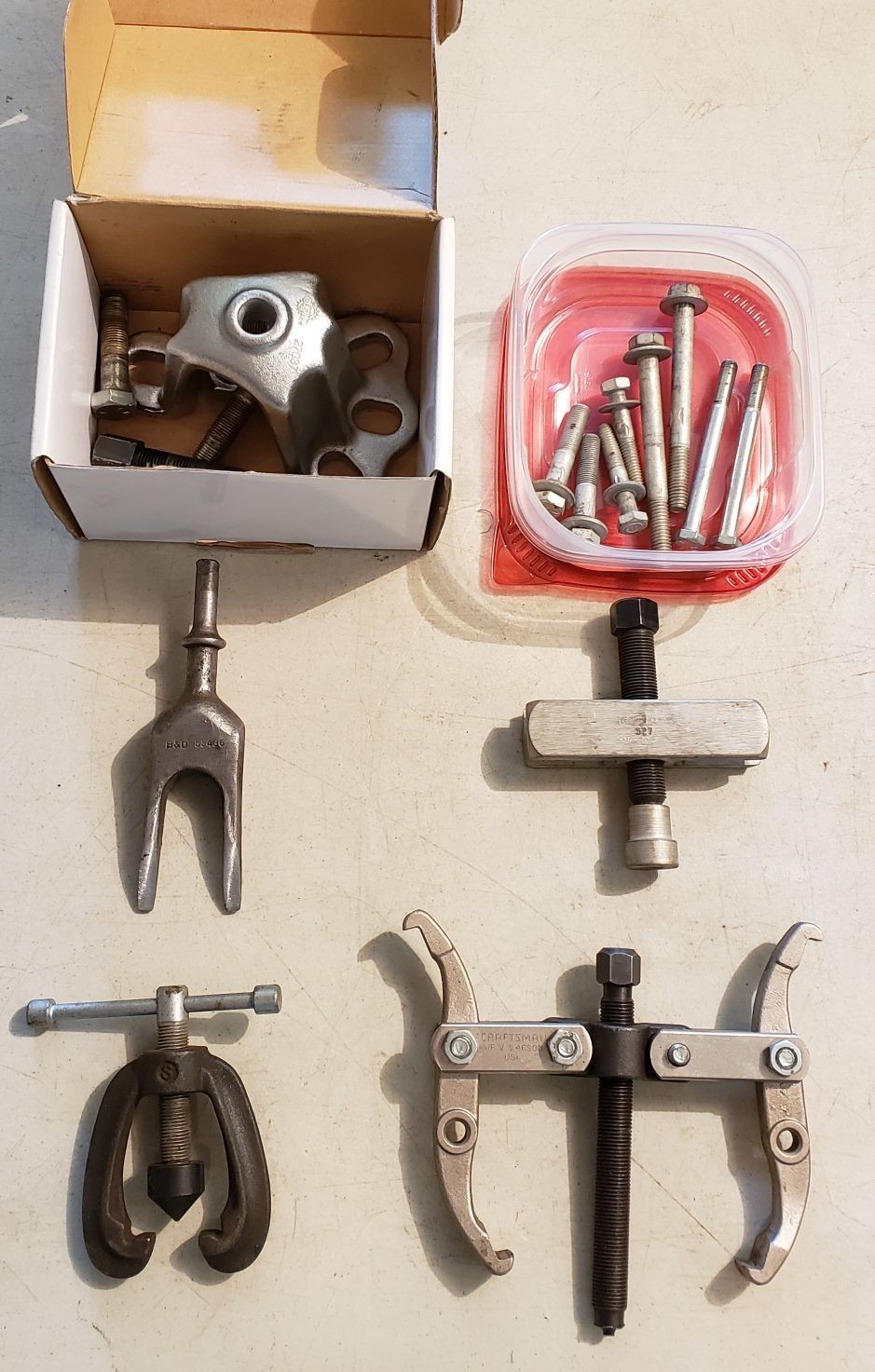 lot 2329 image: Lot of Pullers - Axle, Pulley and Others