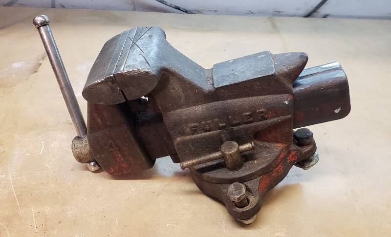 lot 2330 image: Fuller #4 Bench 4 in. Vise