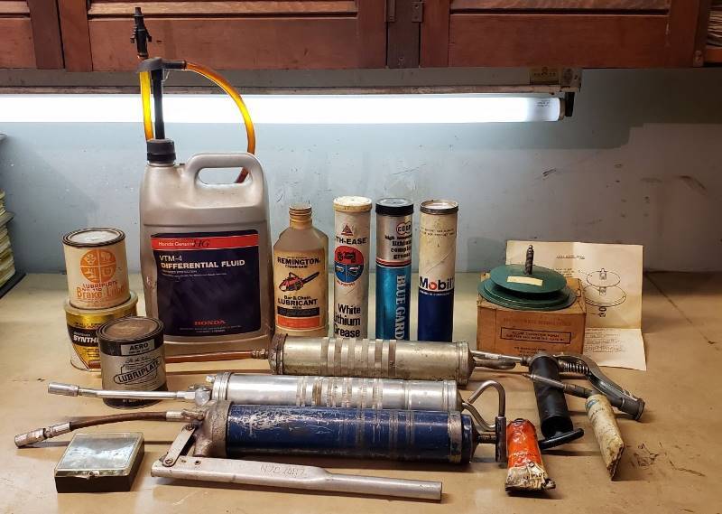 lot 2334 image: Lot of Grease Guns, Grease, Bearing Packer, Lube, and Diff. Fluid