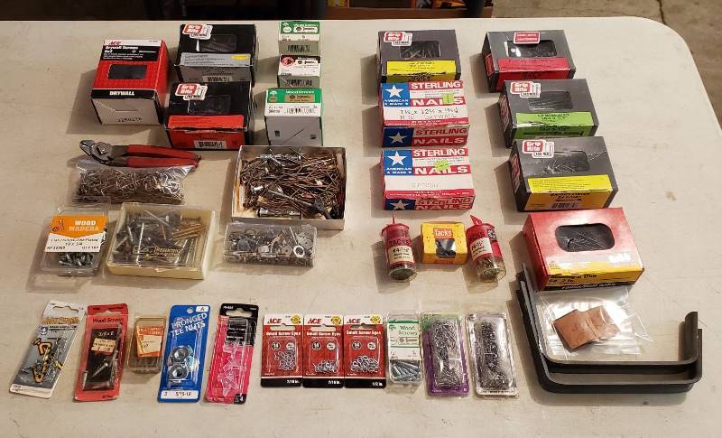 lot 2341 image: Lot of Screws, Nails, and Other Items