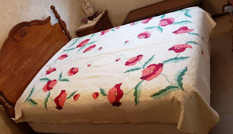 lot 2363 image: Handmade Quilt 76 in. x 95 in.