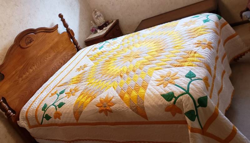 lot 2369 image: Handmade Quilt 88 in. x 101 in.