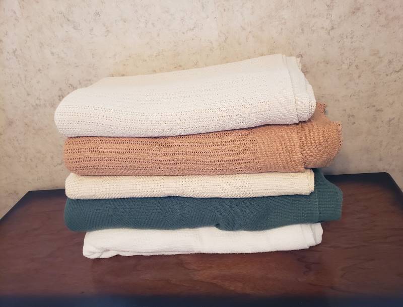 lot 2375 image: Lot of Cotton Twill Blankets