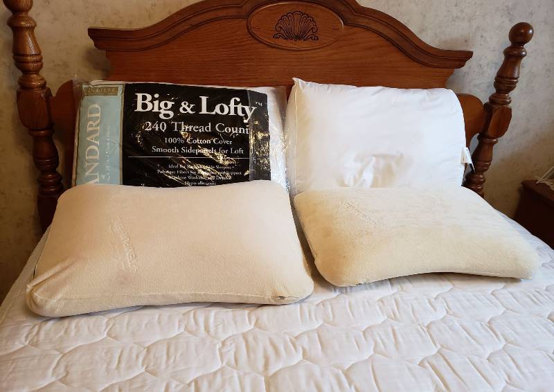 lot 2380 image: Lot of Bed Pillows - (2) Tempurpedic and (2) New Jubilee Big & Lofty Standard