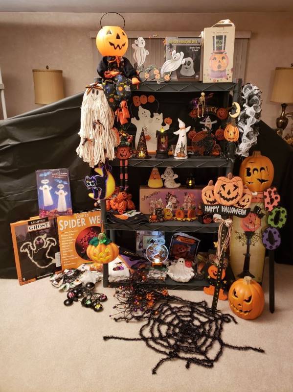 lot 2384 image: Large Lot of Halloween Decor