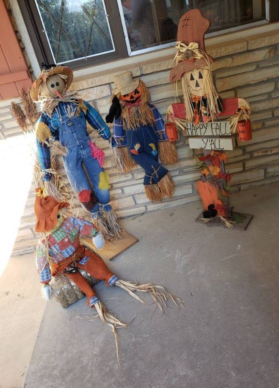 lot 2386 image: Lot of Large Fall Decor