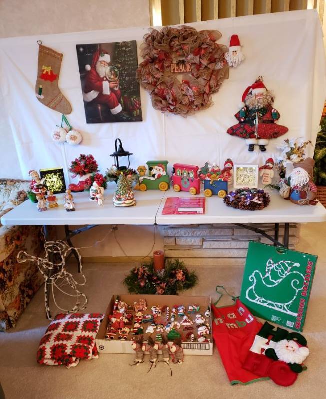 lot 2398 image: Lot of Christmas Decor