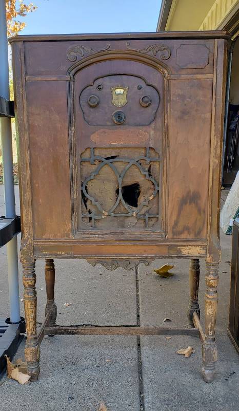lot 2409 image: Antique Atwater Kent Model 55 Tube Radio with Ornate Wood Cabinet (found in 3 parts - will need re-wired) (26in. x15in.x 44in.)