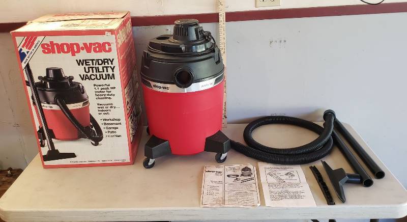 lot 2418 image: 10 Gallon WetDry Shop-vac with Accessories - works