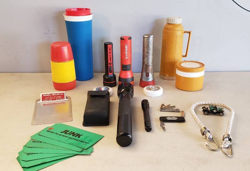 lot 2419 image: Lot of Flashlights (all work), Thermos Items and Other Items