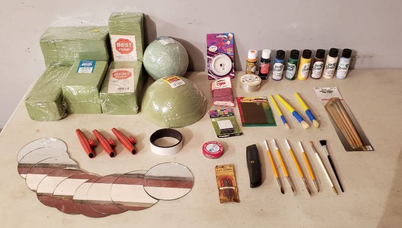 lot 2425 image: Lot of Craft Products