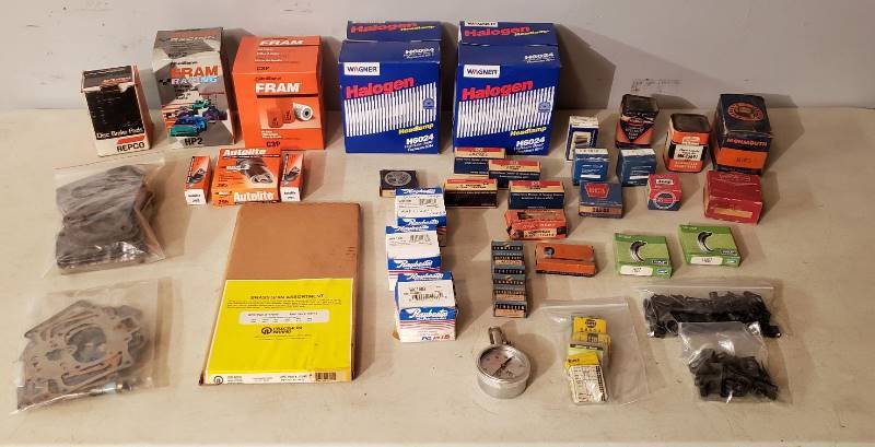 lot 2427 image: Lot of Automotive Parts - mainly bought for 1954 Kaiser