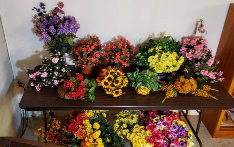 lot 2435 image: Lot of Faux Flowers - table not included