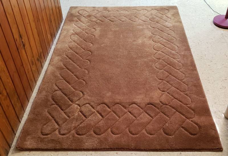 lot 2445 image: Brown Area Rug - 56 in. x 86 in (5 x 7)