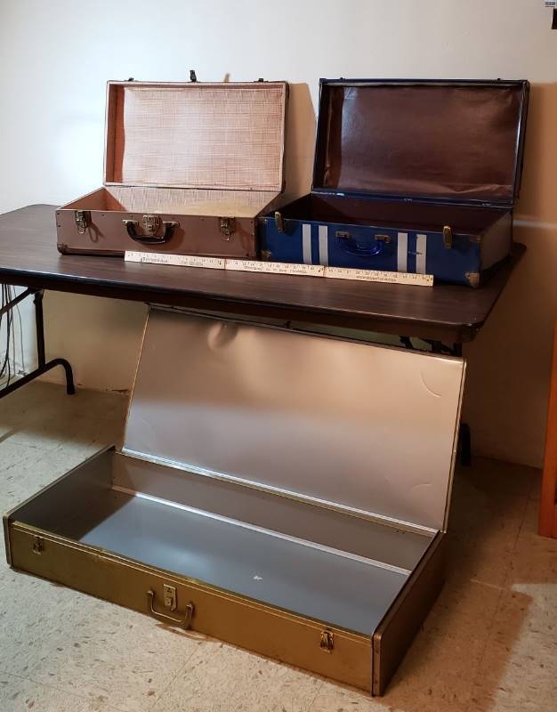 lot 2448 image: 3 Vintage Metal Clad Suitcases - various sizes