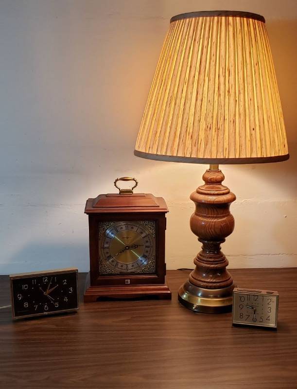 lot 2452 image: Lot of Clocks (Howard Miller, GE, and Spartus)and 3-way WoodBrass Lamp