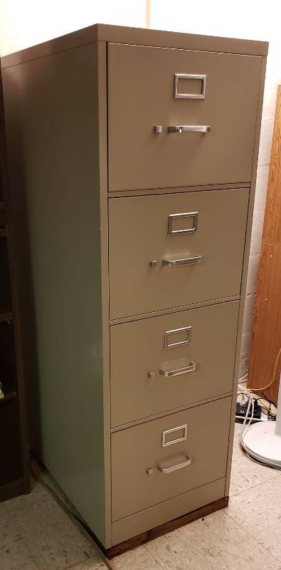 lot 2453 image: Biege 4 Drawer Legal Size Metal Filing Cabinet - 18 in. x 25 in. x 52 in.