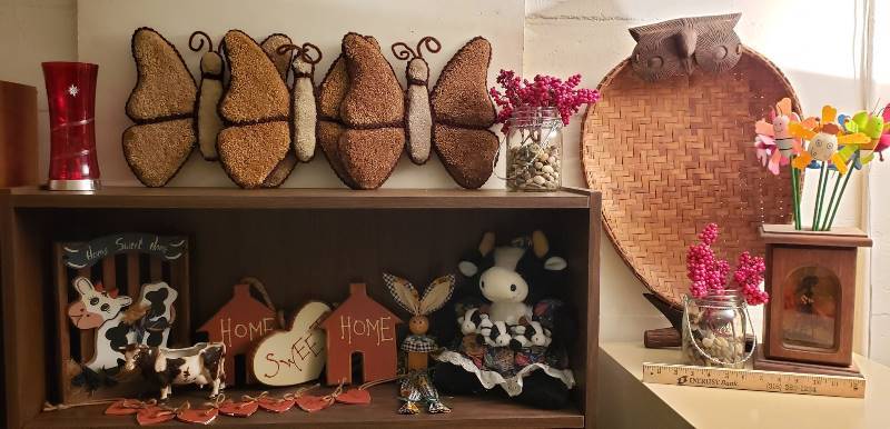 lot 2454 image: Lot of Home Decor - Cows, Owl, Butterflies and Other Items