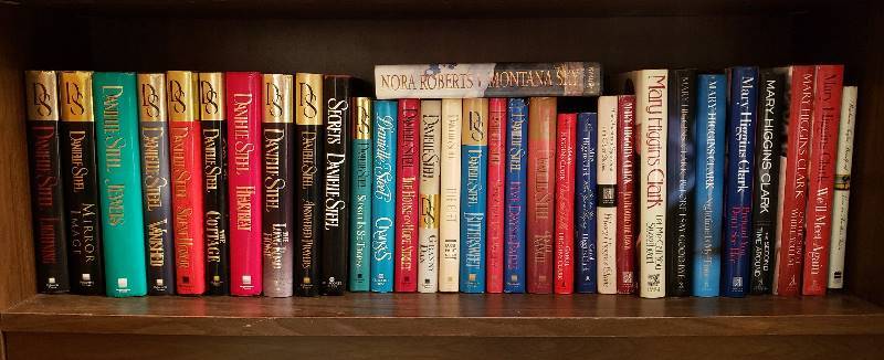 lot 2459 image: Lot of Novels - mainly Danielle Steel and Mary Higgins Clark