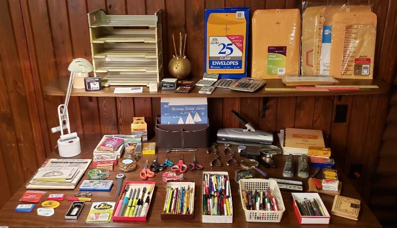 lot 2464 image: Lot of Office Supplies and Desk Lamp