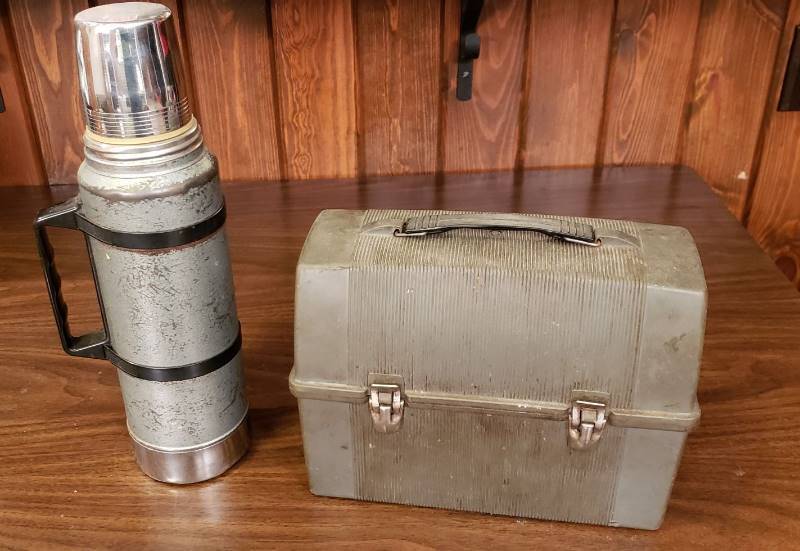 lot 2475 image: Lot of Work Lunch Containers - Aladdin Stanley Thermos and Thermo Lunch Pail