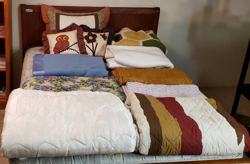 lot 2484 image: Lot of Bed Linens - Mostly Full Size - Blanket, Afghan, Bedspreads, and 2 Mattress covers - bed not included