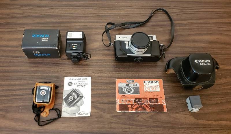 lot 2524 image: Vintage Canon Canonet QL19E 35 MM Camera, Rokiono 26A Auto Fkash, and GE Exposure Meter