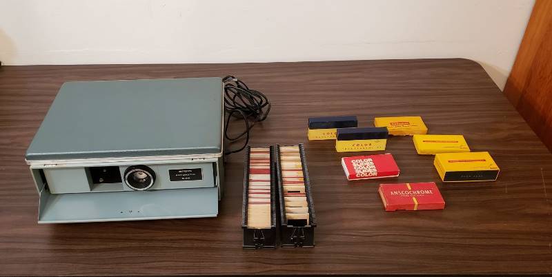 lot 2526 image: Vintage Argus Automatic 540 Slide Projector (works) with 2 Slide Trays and Numerous Slides