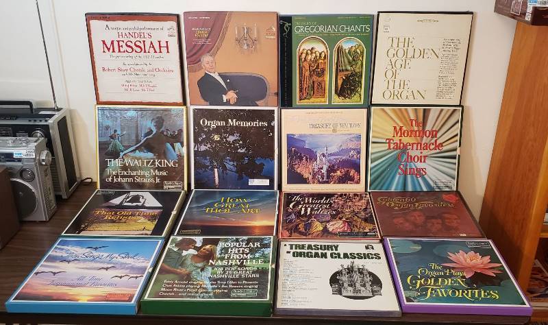 lot 2529 image: Lot of Vintage Albums Set Boxes - 16 different sets