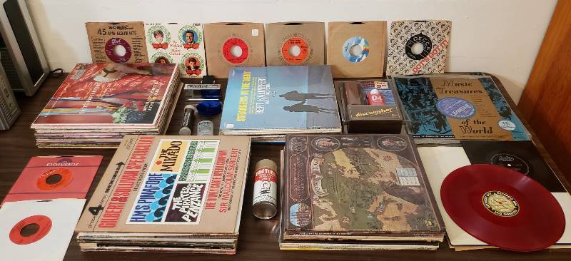lot 2530 image: Lot of 33 13 LP Albums, 45s, and Record Cleaning Tools - see pictures for titles