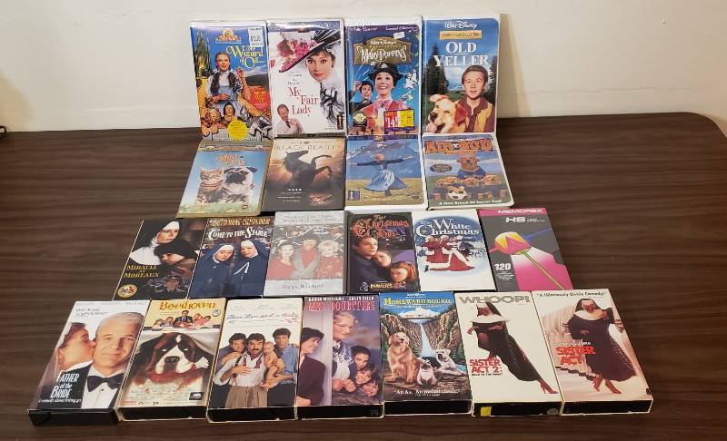 lot 2533 image: Lot of 21 VHS Movies - a few Disney Movies