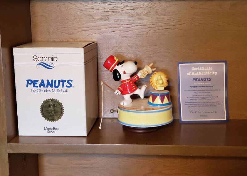 lot 2554 image: Schmid Snoopy Peanuts Music Box Flyin Tamer Snoopy with Box and Certificate