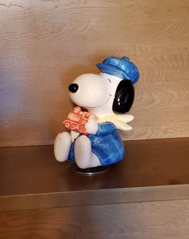lot 2555 image: Schmid Snoopy Peanuts Music Box Ive Been Working on the Railroad