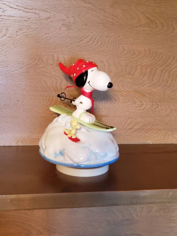 lot 2559 image: Schmid Snoopy Peanuts Music Box Let it Snow