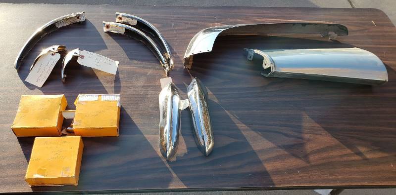 lot 2575 image: Kaiser 1950s Car Parts - Grille Parts