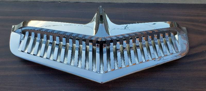 lot 2577 image: Kaiser 1950s Car Parts - Fender & Hood Ornaments - many different styles and shapes