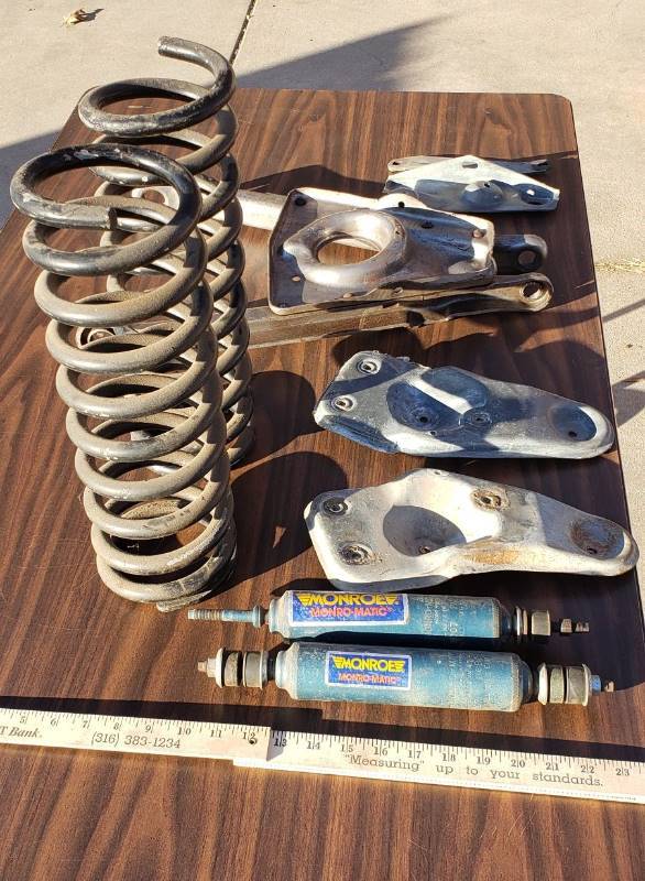 lot 2580 image: Kaiser 1950s Car Parts - Front Spring Parts