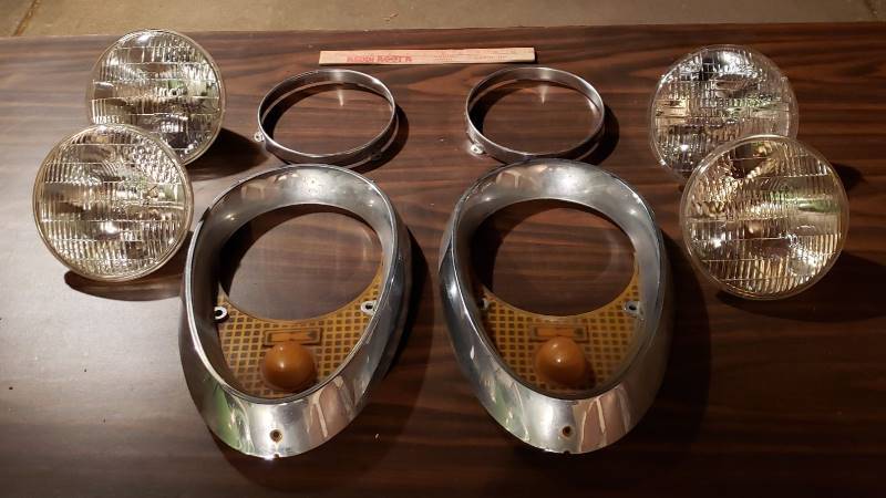 lot 2587 image: Kaiser 1950s Car Parts - Head Light Assemblies with Extra Bulbs