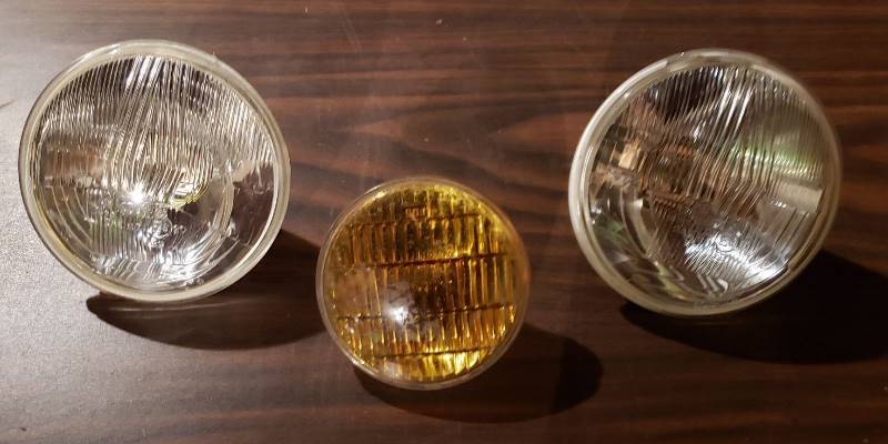 lot 2588 image: Kaiser 1950s Car Parts - Replacement Bulbs