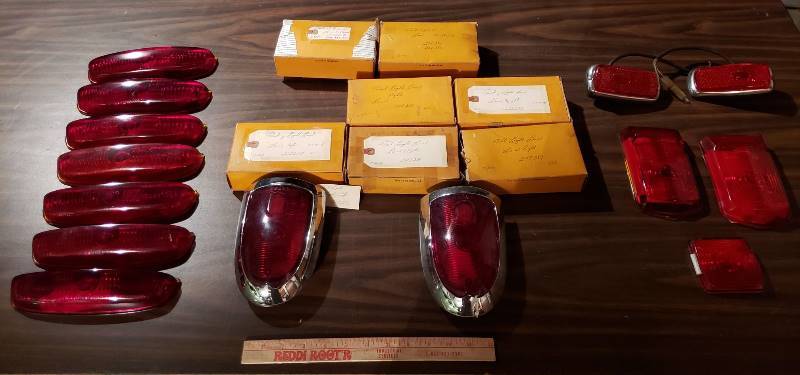 lot 2589 image: Kaiser 1950s Car Parts - Tail Lights and Lens for Older Models - some Glass some Plastic