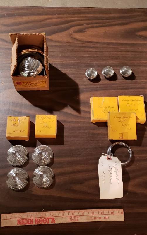 lot 2591 image: Kaiser 1950s Car Parts - 1951 model Parking Glass Lens Light Assembliesparts