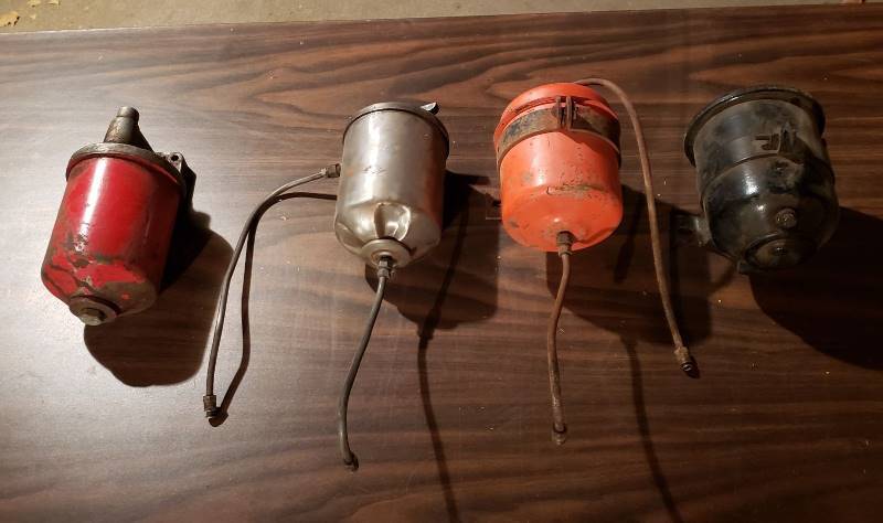 lot 2593 image: Kaiser 1950s Car Parts - 3 Vacuum Chambers and an Oil Filter Holder