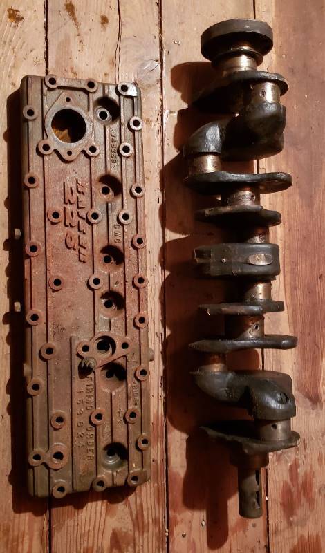 lot 2618 image: Kaiser 1950s Car Parts - Kaiser 226 Engine Block Cover and Camshaft #734542 - in Garage Attic